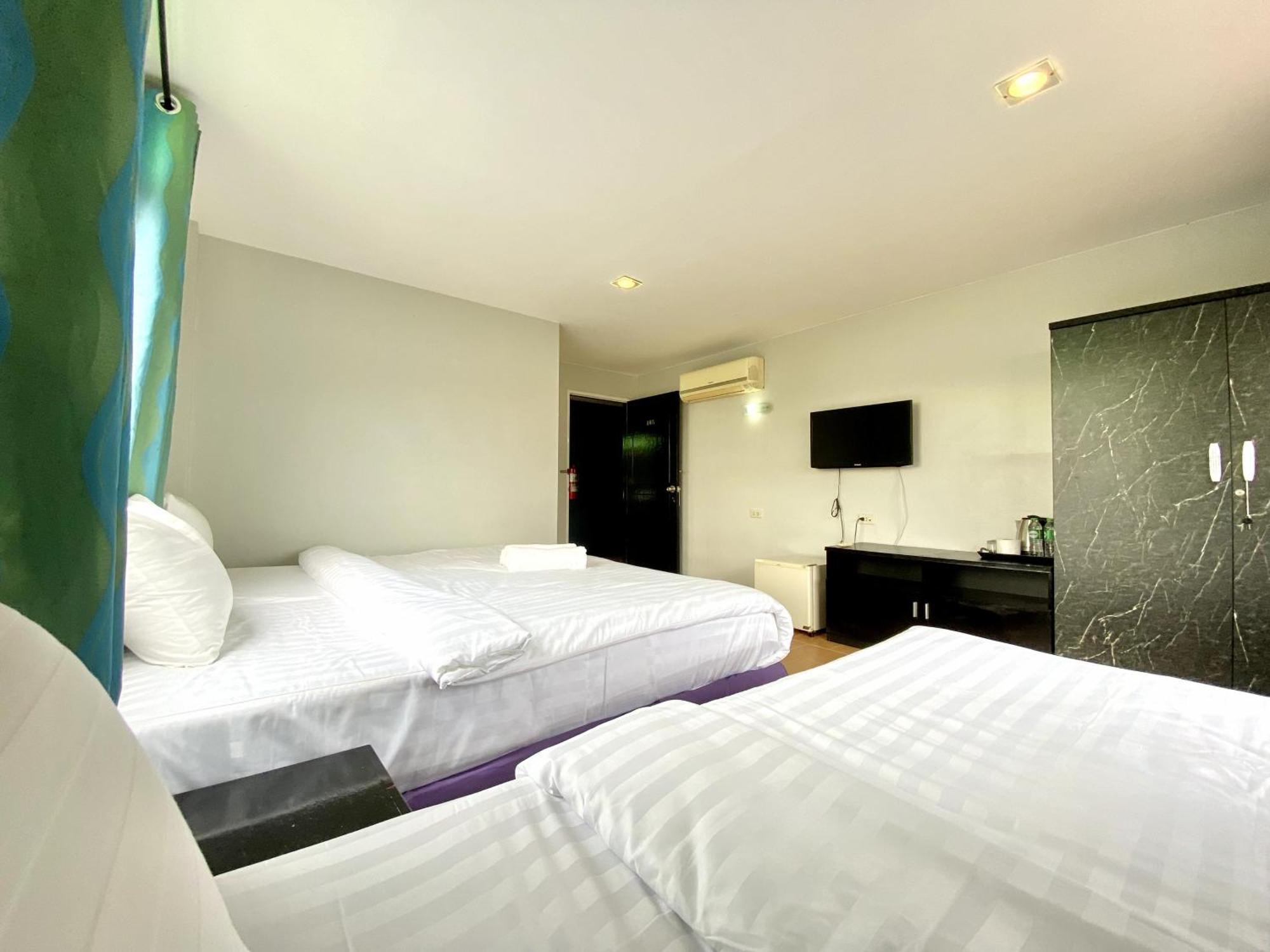 Beachwalk Minotel Patong Exterior foto
